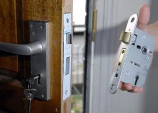 Aqua Locksmith Store Springfield, MA 413-296-1737 - 6-Locks-Replace